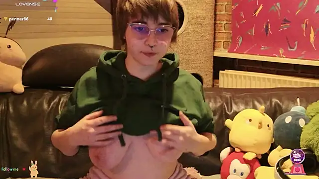 Snapshot of GamerGirl_Eve chatting on October 29, 2025, 7:35 pm GamerGirl Eve online show from October 29, 2025, 7:35 pm