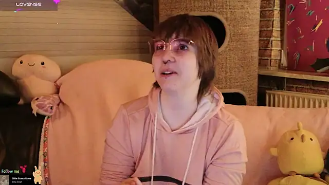 Snapshot of GamerGirl_Eve chatting on November 26, 2025, 6:19 pm GamerGirl Eve online show from November 26, 2025, 6:19 pm