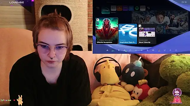 Snapshot of GamerGirl_Eve chatting on November 25, 2025, 6:19 pm GamerGirl Eve online show from November 25, 2025, 6:19 pm