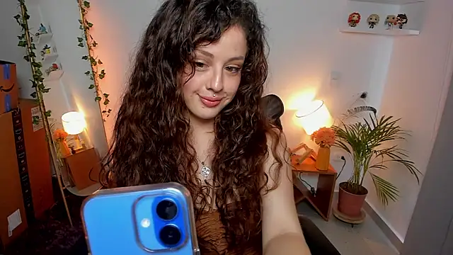 Cassandra Caiin online show from June 5, 2026, 9:09 pm