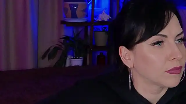 lily conor online show from November 10, 2025, 4:23 pm