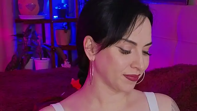 lily conor online show from November 21, 2025, 6:51 pm