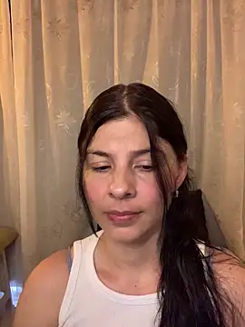 Estefani 32 online show from May 21, 2026, 8:50 pm
