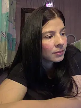 Estefani 32 online show from April 4, 2026, 6:25 pm