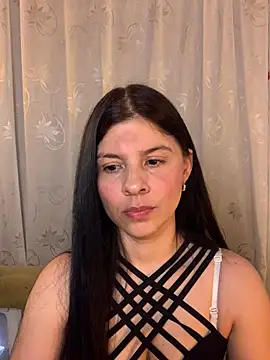 Estefani 32 online show from May 22, 2026, 4:05 pm