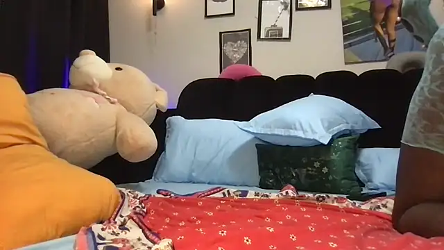 Snapshot of choco_petite chatting on February 10, 2026, 12:20 am choco petite online show from February 10, 2026, 12:20 am