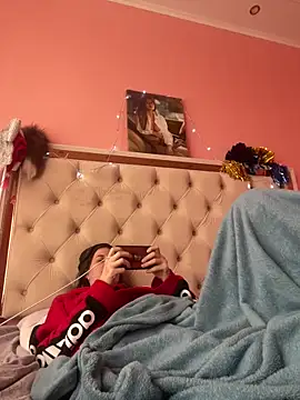 Flossy Vettie online show from December 19, 2025, 7:11 am