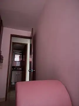 DulceLenns online show from October 30, 2025, 6:05 pm