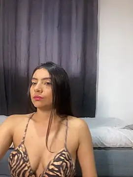 SusanRodriguez  online show from November 20, 2025, 9:15 pm