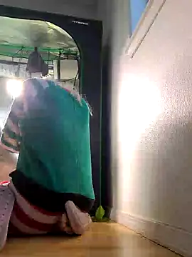 ScarletCallings420 online show from February 25, 2025, 5:51 pm