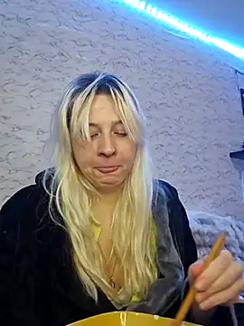 Snapshot of ScarletCallings420 chatting on January 5, 2026, 10:24 pm ScarletCallings420 online show from January 5, 2026, 10:24 pm