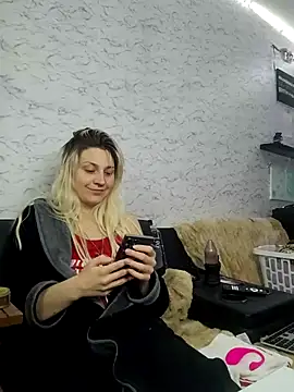 ScarletCallings420 online show from January 18, 2026, 3:43 am