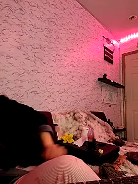 Snapshot of ScarletCallings420 chatting on January 9, 2026, 5:14 am ScarletCallings420 online show from January 9, 2026, 5:14 am