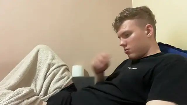 sexybooii6968 online show from October 24, 2025, 4:39 pm