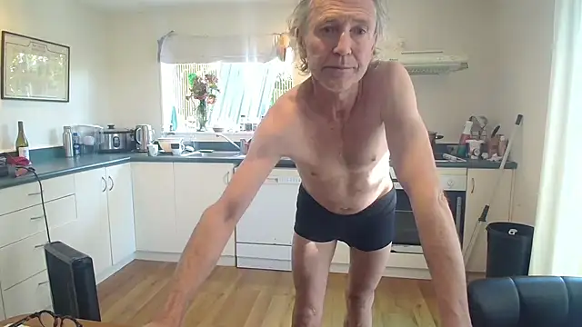 Snapshot of Mattsroom chatting on September 30, 2025, 3:23 am Mattsroom online show from September 30, 2025, 3:23 am