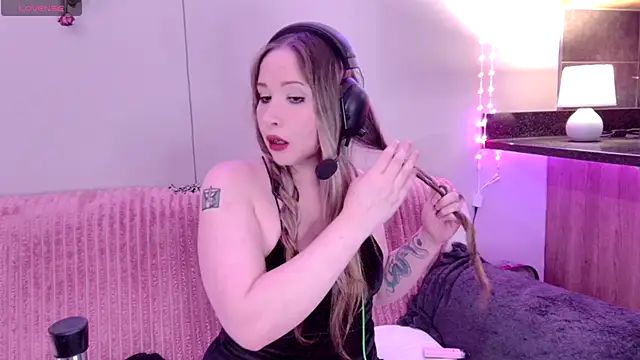 ScarletCarnal online show from October 17, 2025, 2:04 am