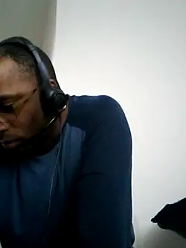 jhoneybee online show from March 17, 2025, 5:49 pm