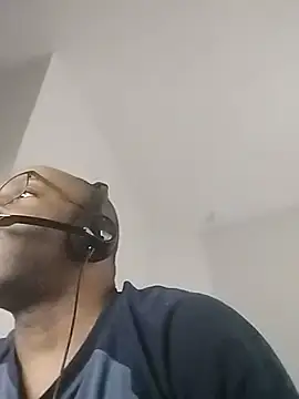 jhoneybee online show from March 6, 2025, 6:48 pm