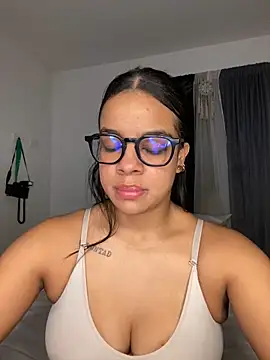 trianawhite online show from December 16, 2025, 11:53 pm