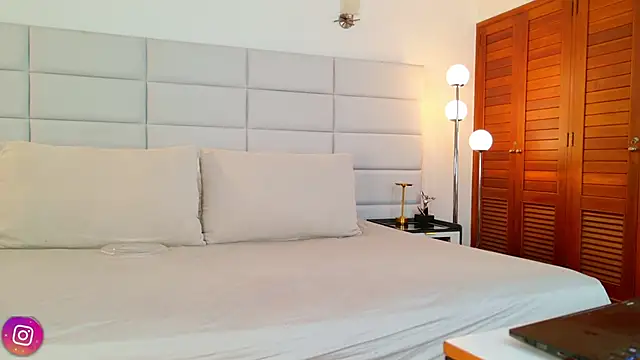 Snapshot of lissetlong69 chatting on February 24, 2026, 11:49 pm lissetlong69 online show from February 24, 2026, 11:49 pm