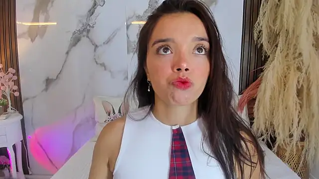 hannahill69 online show from October 8, 2025, 4:47 am