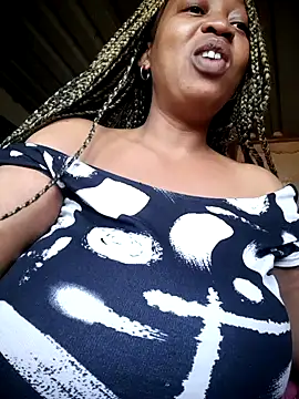 Snapshot of winterqueenx chatting on June 26, 2026, 10:32 am winterqueenx online show from June 26, 2026, 10:32 am
