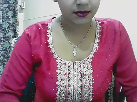 LovingPihu online show from May 12, 2026, 5:37 am