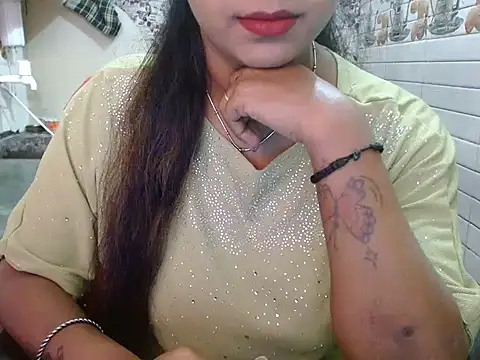 Snapshot of LovingPihu chatting on February 1, 2026, 6:00 am LovingPihu online show from February 1, 2026, 6:00 am