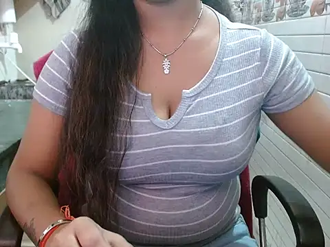 LovingPihu online show from April 4, 2026, 4:41 am