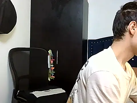 Snapshot of andys_26 chatting on April 17, 2026, 8:00 pm andys 26 online show from April 17, 2026, 8:00 pm