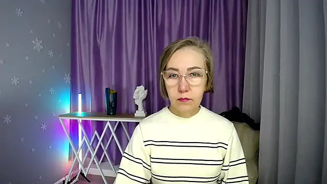 Snapshot of queen_a_n_i chatting on October 13, 2025, 8:05 am queen a n i online show from October 13, 2025, 8:05 am