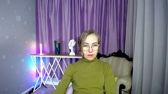 queen a n i online show from November 23, 2025, 10:14 am