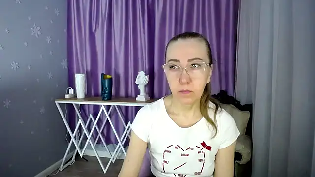 Snapshot of queen_a_n_i chatting on March 14, 2025, 6:42 am queen a n i online show from March 14, 2025, 6:42 am