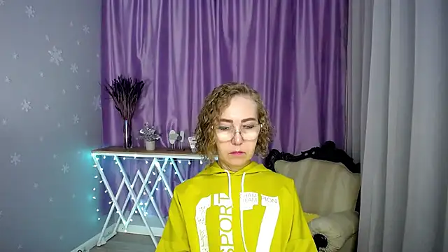 Snapshot of queen_a_n_i chatting on July 14, 2026, 12:22 pm queen a n i online show from July 14, 2026, 12:22 pm