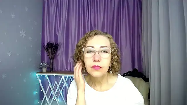 Snapshot of queen_a_n_i chatting on June 14, 2026, 4:35 am queen a n i online show from June 14, 2026, 4:35 am