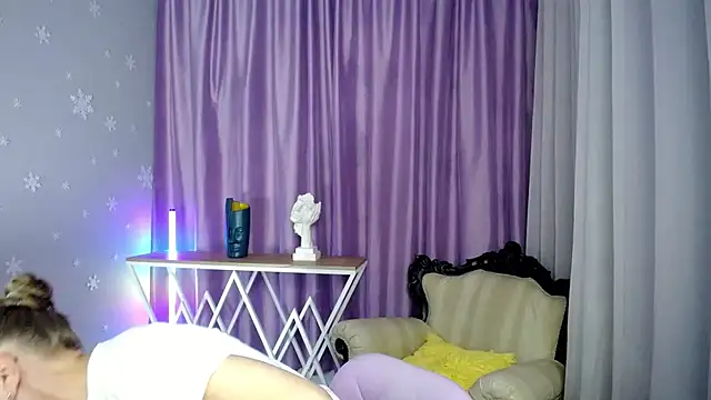 Snapshot of queen_a_n_i chatting on September 21, 2025, 11:15 am queen a n i online show from September 21, 2025, 11:15 am