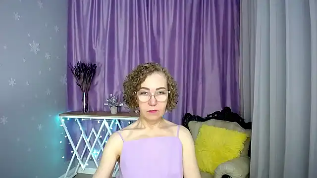 queen a n i online show from May 17, 2026, 9:42 am