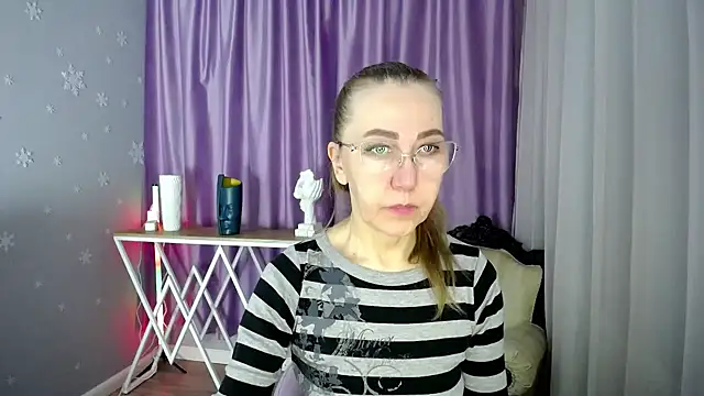 Snapshot of queen_a_n_i chatting on March 6, 2025, 8:19 am queen a n i online show from March 6, 2025, 8:19 am