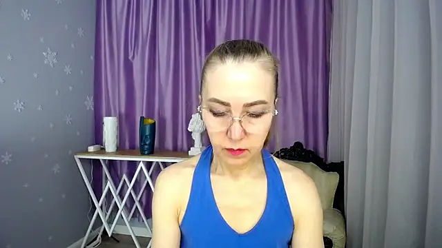 Snapshot of queen_a_n_i chatting on March 19, 2025, 12:12 pm queen a n i online show from March 19, 2025, 12:12 pm