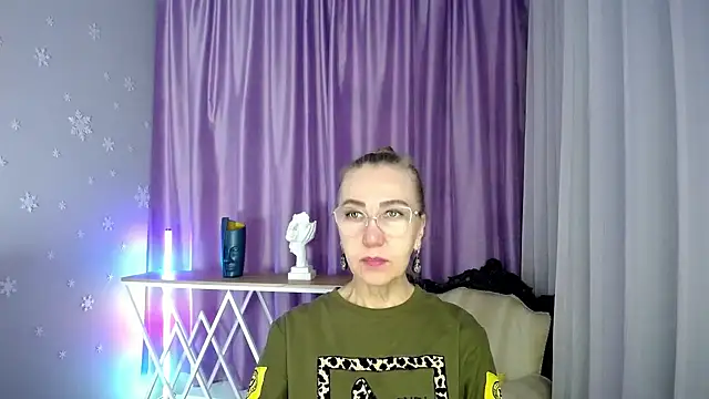 Snapshot of queen_a_n_i chatting on September 9, 2025, 8:13 am queen a n i online show from September 9, 2025, 8:13 am