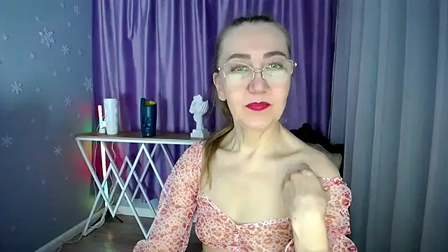 Snapshot of queen_a_n_i chatting on February 21, 2025, 11:44 am queen a n i online show from February 21, 2025, 11:44 am