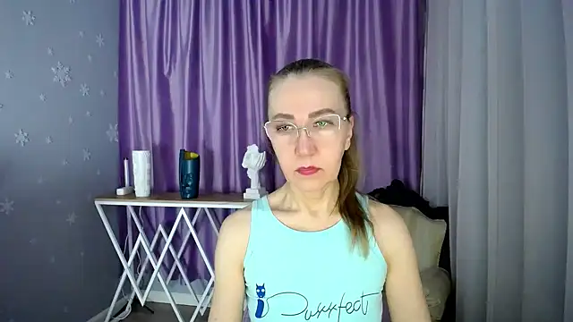 Snapshot of queen_a_n_i chatting on February 26, 2025, 12:27 pm queen a n i online show from February 26, 2025, 12:27 pm