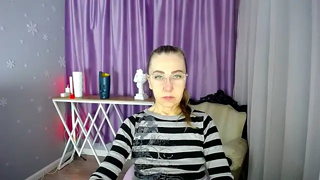 Snapshot of queen_a_n_i chatting on March 7, 2025, 6:13 am queen a n i online show from March 7, 2025, 6:13 am