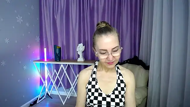 Snapshot of queen_a_n_i chatting on September 24, 2025, 9:38 am queen a n i online show from September 24, 2025, 9:38 am