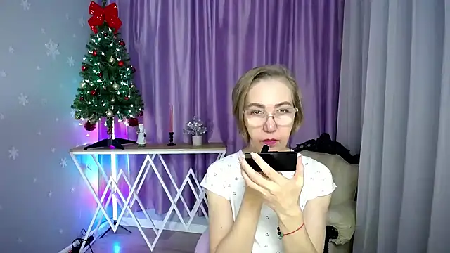 queen a n i online show from December 18, 2025, 9:58 am