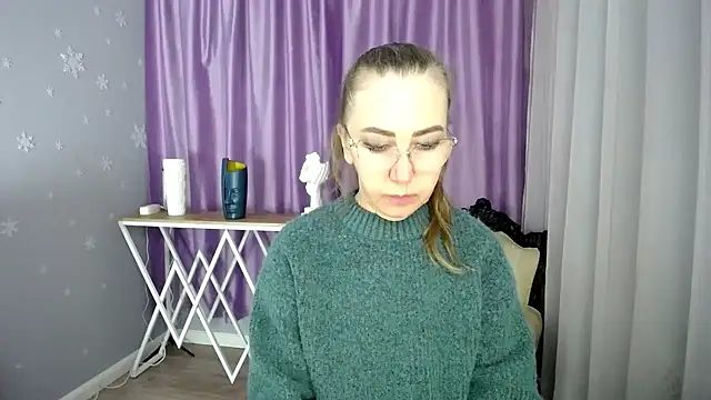 Snapshot of queen_a_n_i chatting on March 18, 2025, 8:50 am queen a n i online show from March 18, 2025, 8:50 am