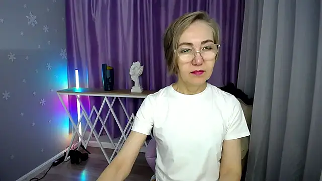 Snapshot of queen_a_n_i chatting on October 17, 2025, 7:22 am queen a n i online show from October 17, 2025, 7:22 am