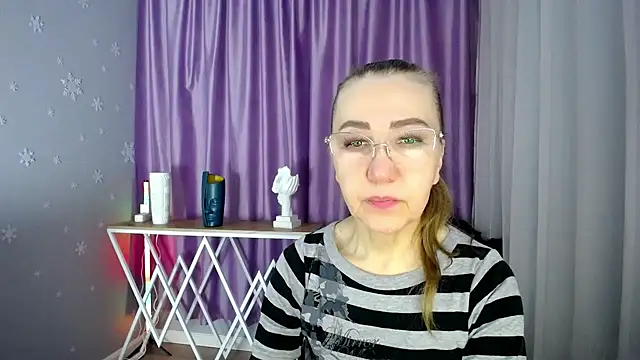 Snapshot of queen_a_n_i chatting on February 24, 2025, 3:33 am queen a n i online show from February 24, 2025, 3:33 am