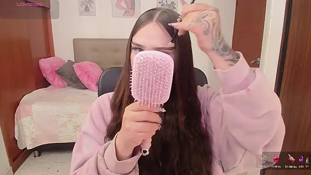 Miley Baker online show from November 21, 2025, 1:10 pm