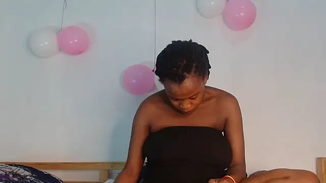 Snapshot of BlondQ2003 chatting on October 24, 2025, 8:08 pm BlondQ2003 online show from October 24, 2025, 8:08 pm